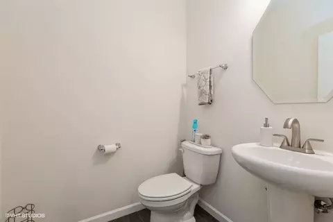 Bath - 520 Alpine Dr, Algonquin, IL 60102 photo 1 of 3
