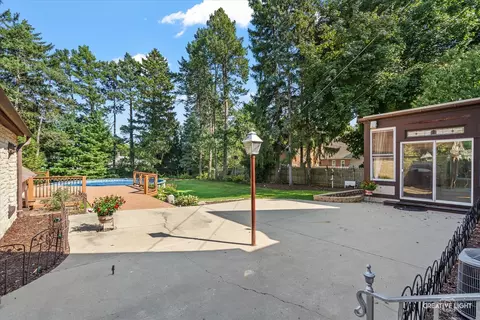 Exterior - 309 Wing Park Blvd, Elgin, IL 60123 photo 6 of 9