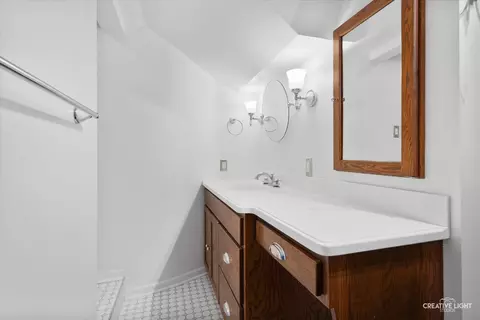 Bath - 309 Wing Park Blvd, Elgin, IL 60123 photo 3 of 4