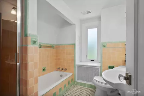 Bath - 309 Wing Park Blvd, Elgin, IL 60123 photo 2 of 4