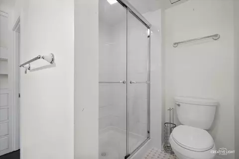 Bath - 309 Wing Park Blvd, Elgin, IL 60123 photo 4 of 4