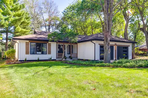 1007 Crest St, Wheaton, IL 60189 photo 3