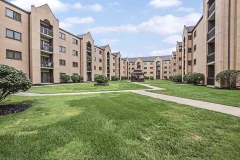 7410 W Lawrence Ave #217, Harwood Heights, IL 60706