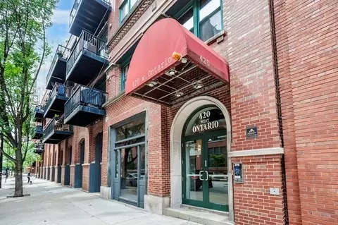 420 W Ontario St #402, Chicago, IL 60654
