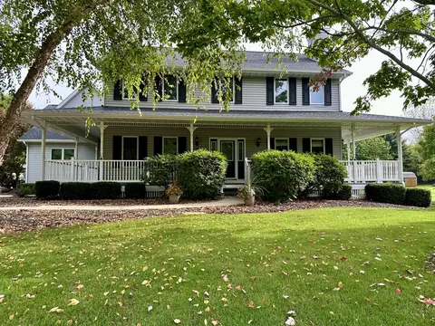 10011 Tybow Trl, Roscoe, IL 61073