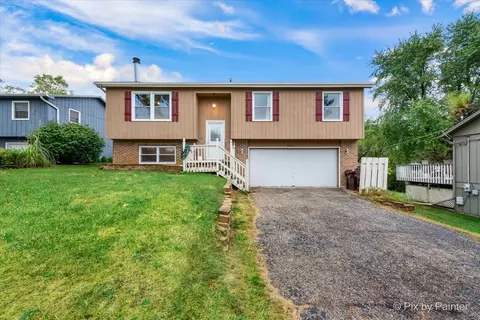 2614 Jonathan Rd, Mchenry, IL 60050