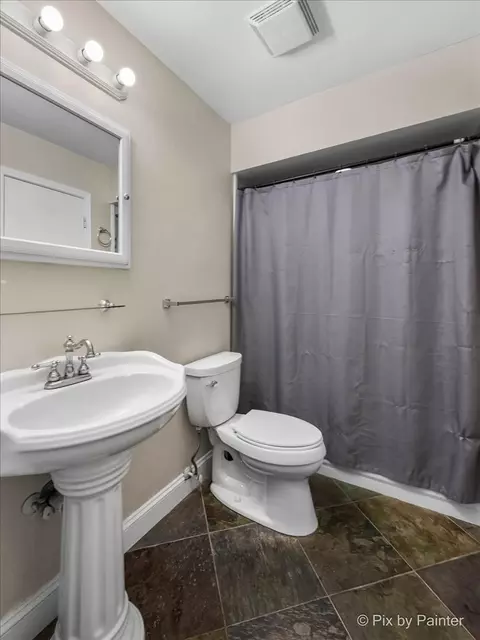 Bath - 2614 Jonathan Rd, Mchenry, IL 60050 photo 1 of 2