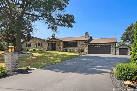 41336 N Point Dr, Antioch, IL 60002