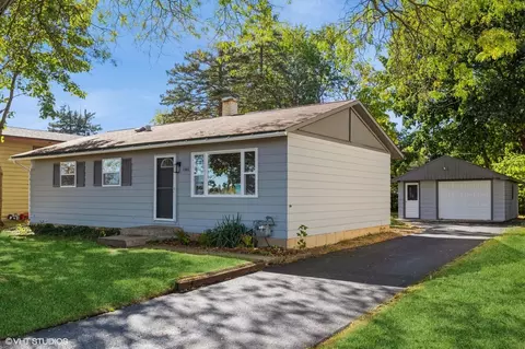 1405 Jefferson St, Lake In The Hills, IL 60156