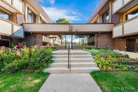 435 Cavalier Ct #305, West Dundee, IL 60118