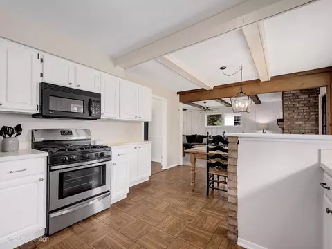 612 Wakeman Ave, Wheaton, IL 60187 photo 2