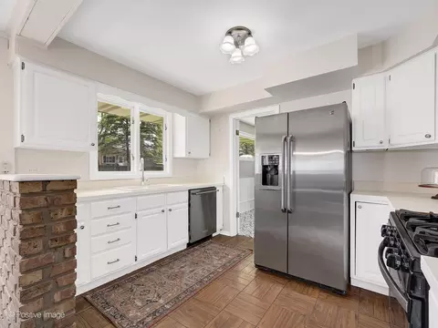 612 Wakeman Ave, Wheaton, IL 60187 photo 4
