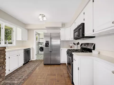 612 Wakeman Ave, Wheaton, IL 60187 photo 3