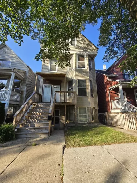 2704 W Melrose St, Chicago, IL 60618