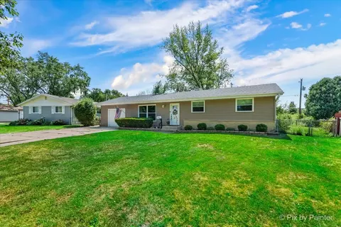 180 Arrowhead Trl, Carol Stream, IL 60188