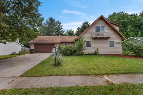 209 Clayton Dr, Mahomet, IL 61853