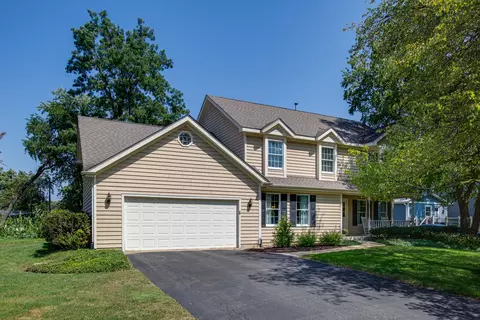 26 W090 Hazel Ln, Wheaton, IL 60187