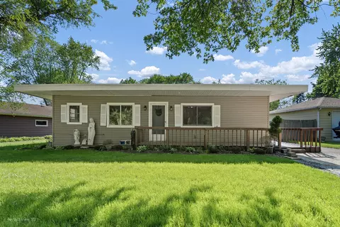 211 Greenview Cir, Joliet, IL 60435
