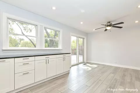 Kitchen - 805 Porten Rd, Mchenry, IL 60051 photo 4 of 5