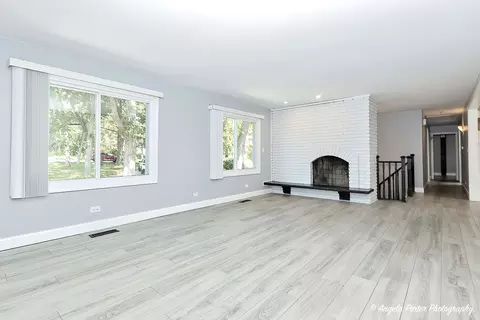 Living - 805 Porten Rd, Mchenry, IL 60051 photo 2 of 5