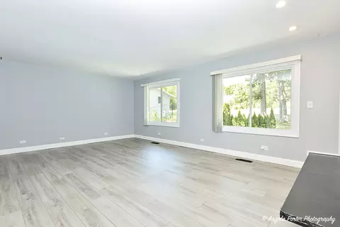 Living - 805 Porten Rd, Mchenry, IL 60051 photo 3 of 5