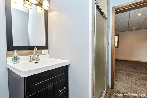 Bath - 805 Porten Rd, Mchenry, IL 60051 photo 3 of 3