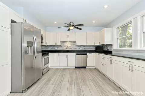 Kitchen - 805 Porten Rd, Mchenry, IL 60051 photo 1 of 5
