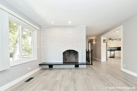 Living - 805 Porten Rd, Mchenry, IL 60051 photo 1 of 5