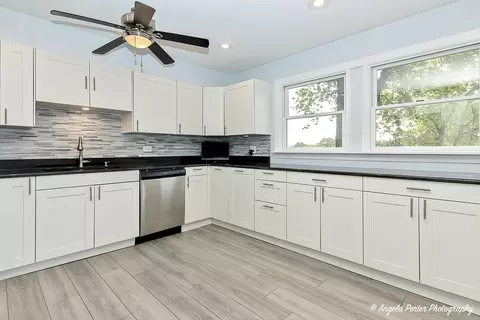 Kitchen - 805 Porten Rd, Mchenry, IL 60051 photo 2 of 5
