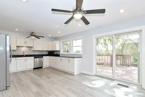 Kitchen - 805 Porten Rd, Mchenry, IL 60051 photo 3 of 5