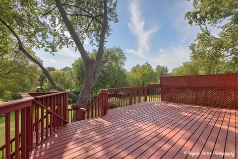 Exterior - 805 Porten Rd, Mchenry, IL 60051 photo 5 of 8