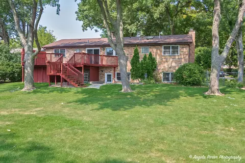 Exterior - 805 Porten Rd, Mchenry, IL 60051 photo 4 of 8