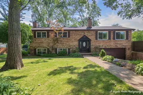 805 Porten Rd, Mchenry, IL 60051