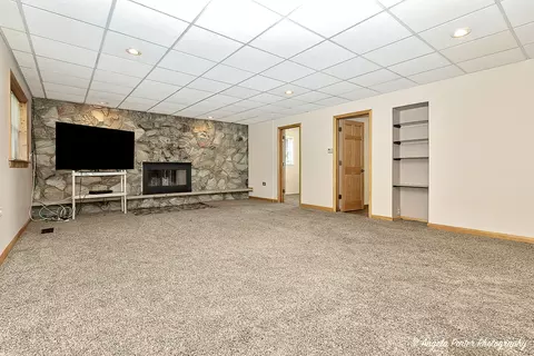 Living - 805 Porten Rd, Mchenry, IL 60051 photo 4 of 5