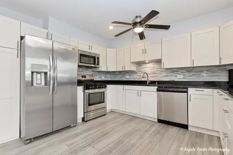 Kitchen - 805 Porten Rd, Mchenry, IL 60051 photo 5 of 5