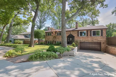 Exterior - 805 Porten Rd, Mchenry, IL 60051 photo 2 of 8