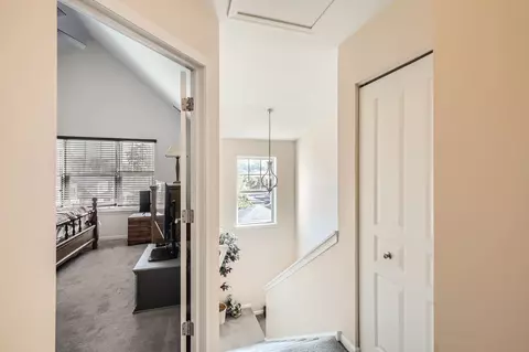 Entry Way - 320 Laurel Ave, Des Plaines, IL 60016 photo 2 of 2