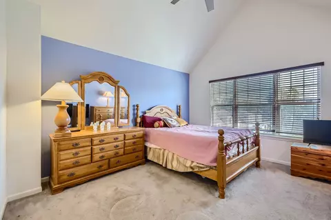 Bedroom - 320 Laurel Ave, Des Plaines, IL 60016 photo 1 of 3