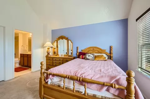 Bedroom - 320 Laurel Ave, Des Plaines, IL 60016 photo 2 of 3