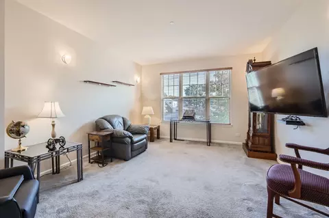 Living - 320 Laurel Ave, Des Plaines, IL 60016 photo 1 of 4