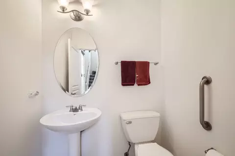 Bath - 320 Laurel Ave, Des Plaines, IL 60016 photo 1 of 4