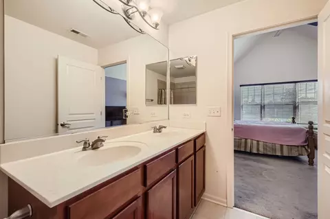 Bath - 320 Laurel Ave, Des Plaines, IL 60016 photo 3 of 4