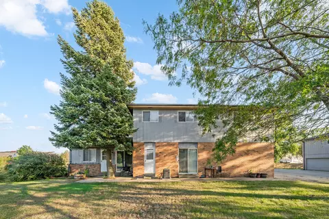 102 W Countryside Pkwy, Yorkville, IL 60560
