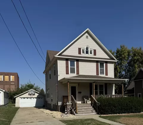 1040 W Douglas St, Freeport, IL 61032