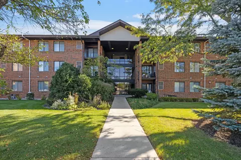 5703 S Cass Ave #206, Westmont, IL 60559
