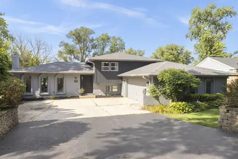 17 W204 Orchard Pl, Oakbrook Terrace, IL 60181