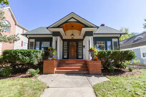 425 N Hough St, Barrington, IL 60010