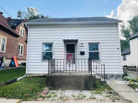 515 W Addison St, Freeport, IL 61032