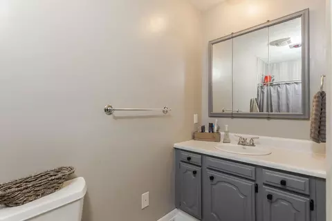 Bath - 19137 Briar Dr, Bloomington, IL 61705 photo 2 of 4