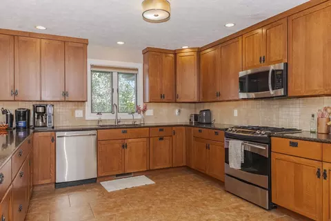 Kitchen - 19137 Briar Dr, Bloomington, IL 61705 photo 2 of 6